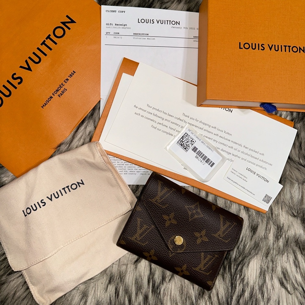 Louis Vuitton victorine wallet